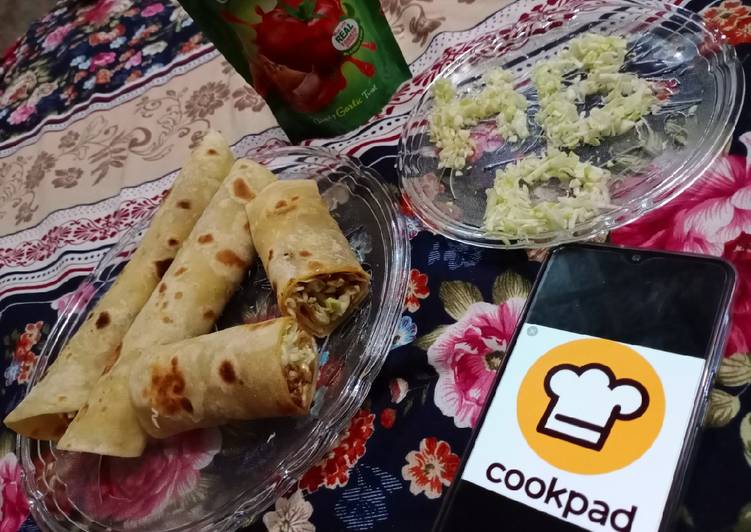 Tasty And Delicious of Chicken tikka mayyo roll(homemade paratha) 😍