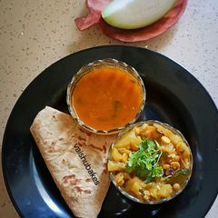 A picture of White pumpkin and lentils curry (कोहळा आणि चणा डाळीची भाजी/ डाळ भाजी).