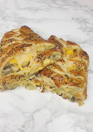Une photo de Feuilleté tressé au poulet et aux champignons
