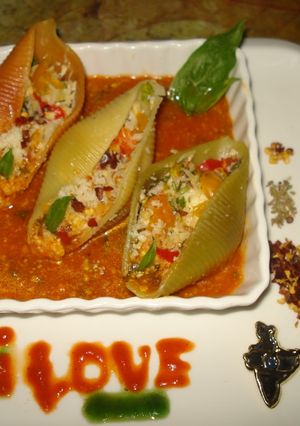 A picture of Tricolour pasta shells stuffed with cheeseand bell peppers.