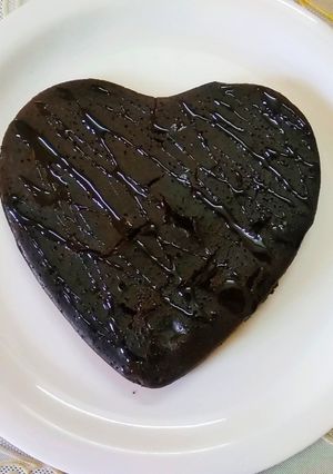 चॉकलेट केक बेक्ड इन कढ़ाई (Chocolate cake baked in Kadai recipe in hindi) रेसिपी मुख्य फोटो