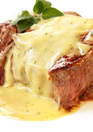 A picture of Chateaubriand Steak with delicious Bearnaise Sauce.