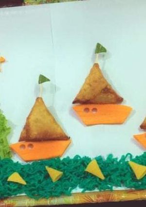 A picture of Samosa ships.