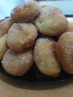 Una foto de - ✨Bolitas de fraile con crema pastelera✨(｡♡‿♡｡)