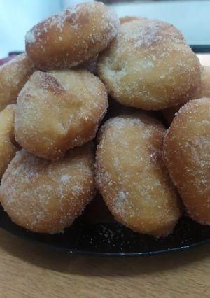 Una foto de - ✨Bolitas de fraile con crema pastelera✨(｡♡‿♡｡)