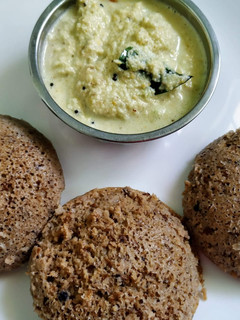 கேப்பை(ராகி) இட்லி (Raagi idli recipe in tamil) செய்முறை முக்கிய புகைப்படம்