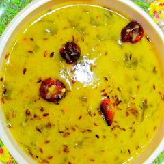A picture of Mong dal palak tarke wali.