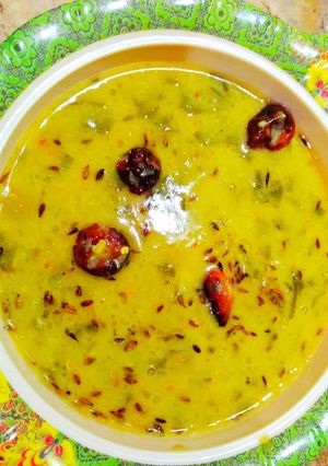 A picture of Mong dal palak tarke wali.