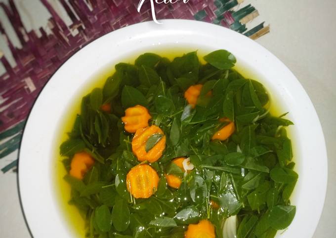 Sayur bening daun kelor