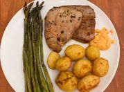 Una foto de filete de atún al horno