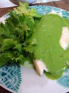 Una foto de Filete de pescado en crema de espinacas