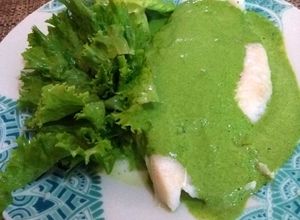 Una foto de Filete de pescado en crema de espinacas