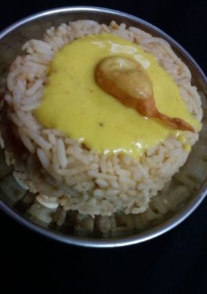 A picture of Plain rice with curry.