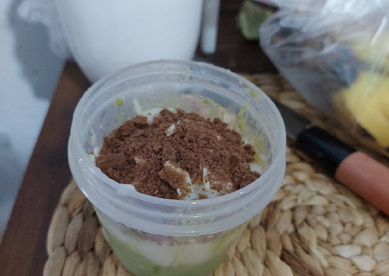 Alpukat Cream Cheese + Biskuit Promina cokelat (Snak mpasi 8+)