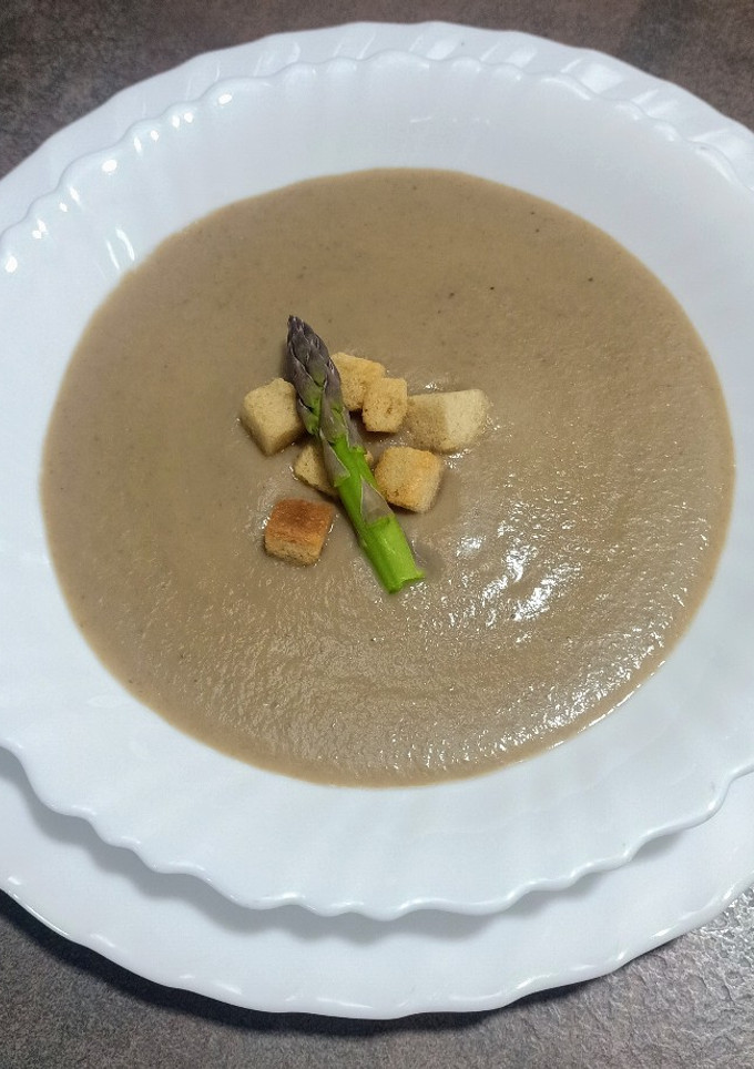Una foto de Crema suave de portobello y berenjena