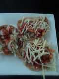 Tostadas de cueritos encurtidos, salsa de birria y queso rallado rancheras. México