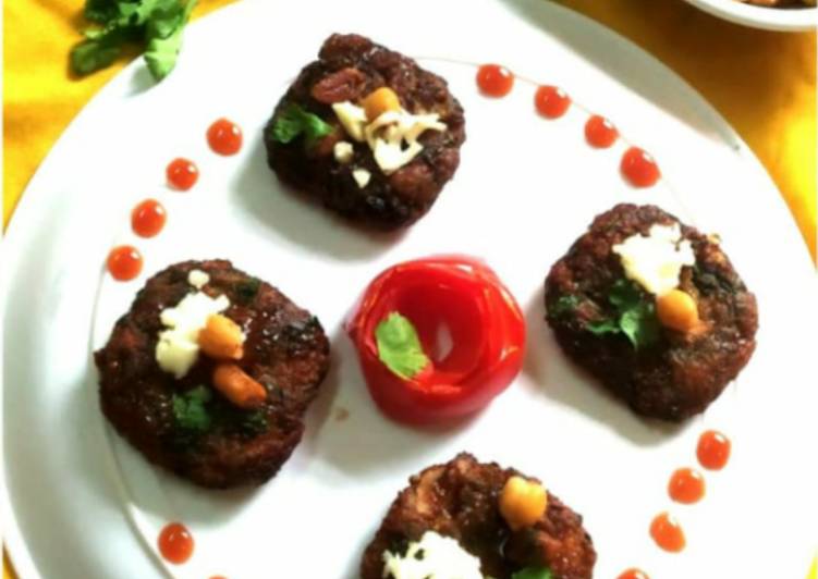 Cheese Spinach Sahezwan FRITTERS With Cahna PeanutSalad