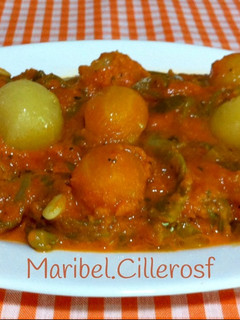 Una foto de Judías verdes, patatas y zanahorias en salsa de pimientos del piquillo
