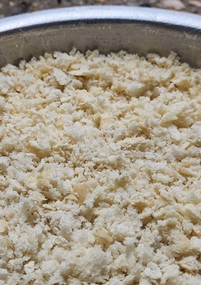 Una foto de Panko en casa con pan común 🥖