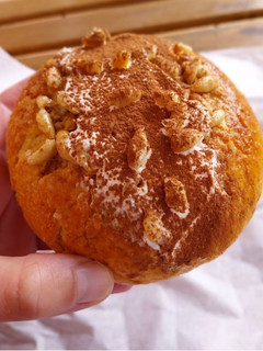Una foto de Bollito brioche de piñones de tiramisú