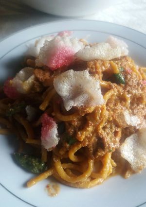 Foto resep Mie gomak kuah pecal ala mom gebi