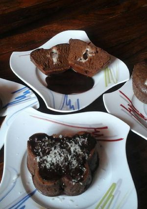 Una foto de Ponquecitos de chocolate rellenos de queso de cabra