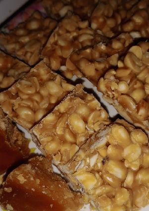 A picture of Peanut chikki.