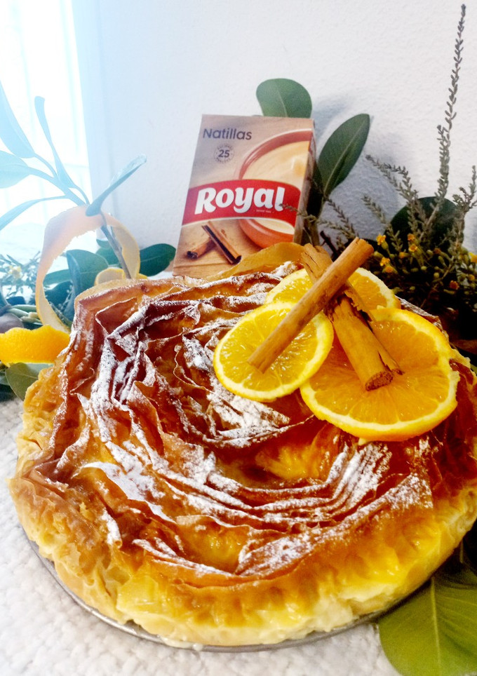 Una foto de Tarta flor masa filo y natillas