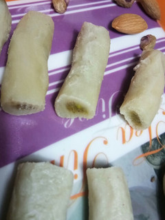 பாதாம் பிஸ்தா ரோல் (Badam pistha roll recipe in tamil) செய்முறை முக்கிய புகைப்படம்