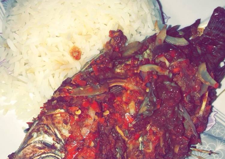 Recipe: Appetizing Roasted fish and Plain White rice 🍚 🐟