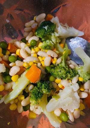 Una foto de Ensalada colorida de verano