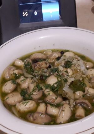 Фото Маринованные грибы шампиньоны - супер вкусные в кухонном роботе.