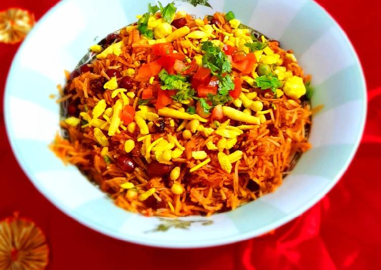 Recipe of Any-night-of-the-week Spicy Egg Noodles Bhel