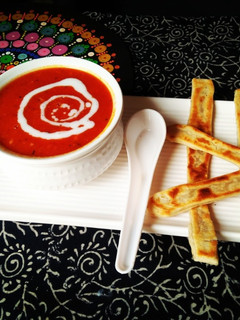 ટોમેટો સૂપ(Tomato Soup Recipe in Gujarati) રેસીપી મુખ્ય ફોટો