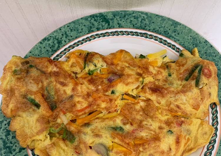 Cara Gampang Menyiapkan Omelete sayur pedas Anti Gagal