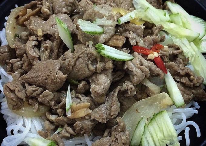 Cách Làm Món Bún Thịt Bò Xào Củ Hành🍝🥩 Của Minhthao Nguyen - Cookpad