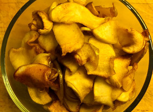 Una foto de Manzanas cortadas al horno con canela, chocolate y edulcorante, especial para dietas