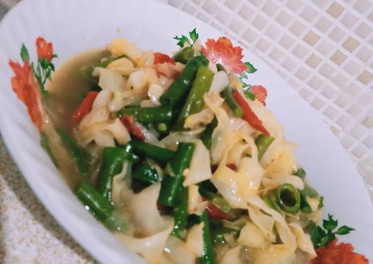 Cara memasak Oseng kol kacang panjang yang Bisa Manjain Lidah