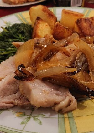 A picture of Pork Lion Roast With Onions And Shallots.
