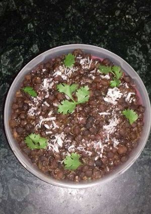 A picture of Fried black (gram) chana.