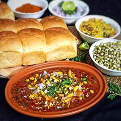 A picture of Misal pav.