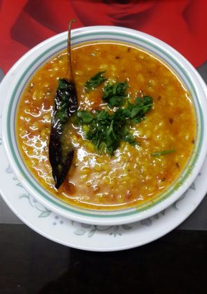 A picture of Dhuli Urad Dal.