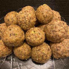 A picture of Piniyan(Indian laddo).