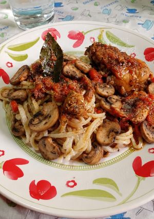 Una foto de Tallarines con pollo al champiñon