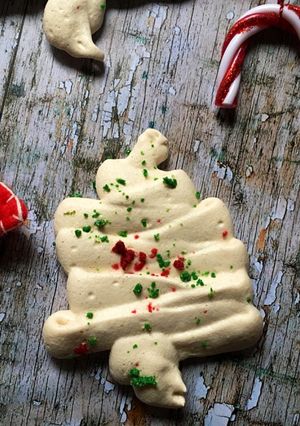 A picture of Cinnamon meringue Christmas trees 🎄.