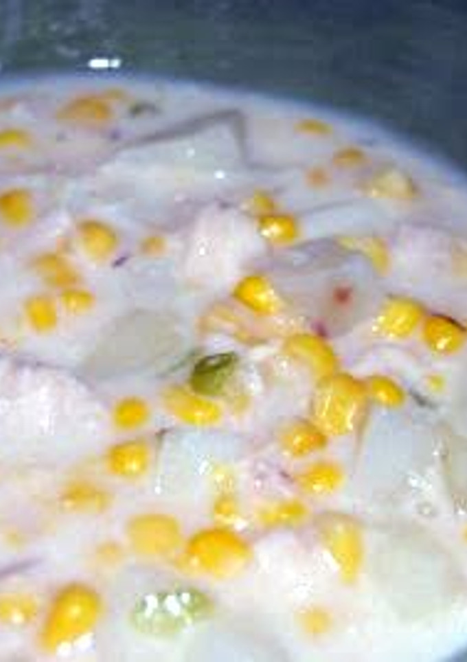A picture of chicken corn chowder.