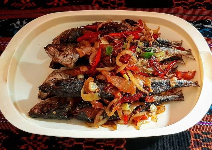 Ikan kembung goreng saus tumis pedas