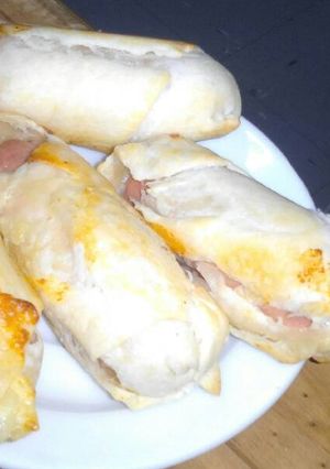 Una foto de Salchichas con queso envueltas