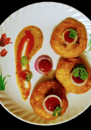 A picture of Rajasthani Pyaj Kachori.