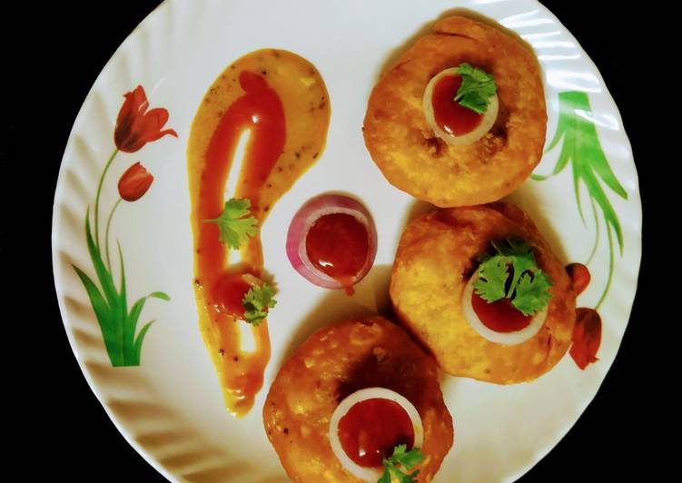 How to Make Super Quick Homemade Rajasthani Pyaj Kachori